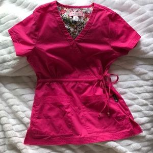 Koi Classic Women’s 2 pocket Scrub top. XS. Pink